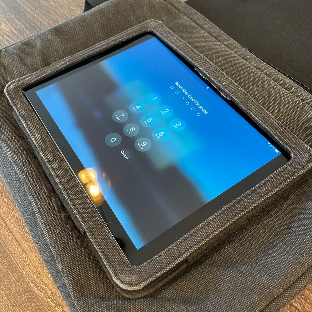 HEX Media Messenger Bag